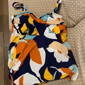 Beautiful 2x women’s bathing suit top. Exc condition.